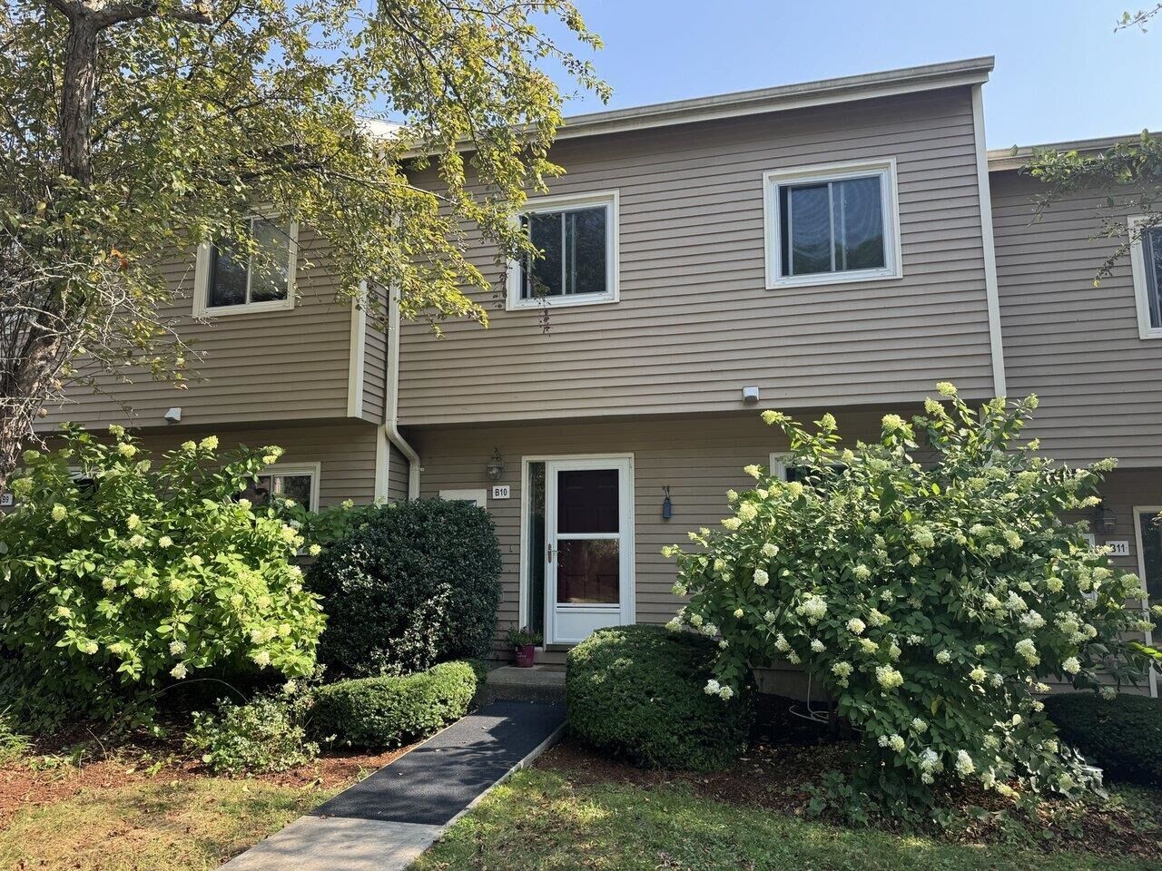 Property Photo:  B10 Stonehedge Drive  VT 05403 