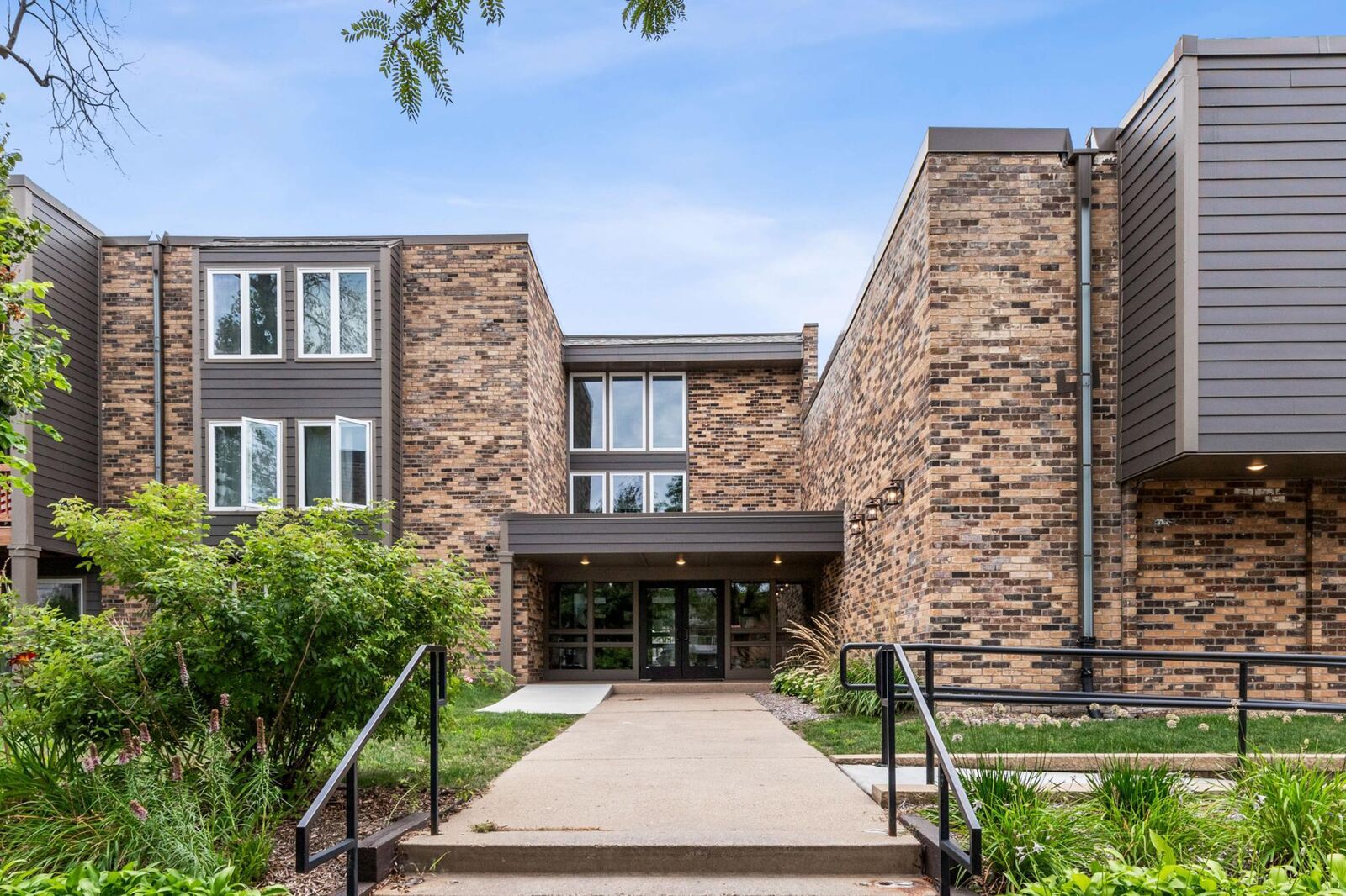 Property Photo:  450 Ford Road 223  MN 55426 