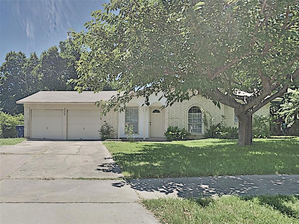 Property Photo: 6009 Deborah Lane TX 76148
