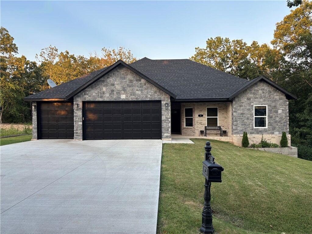 Property Photo:  5 Aberdeen Drive  AR 72715 