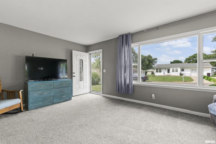 Property Photo:  114 Raynor Street  IL 61611 