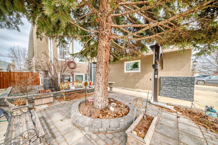 Property Photo: 1328 Meadowbrook Drive SE AB T4A 2A3