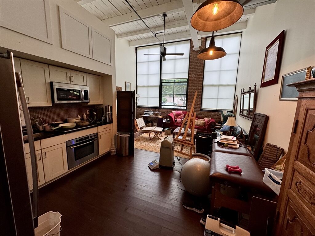 Property Photo:  1 Aberdeen Way 107  MA 02138 