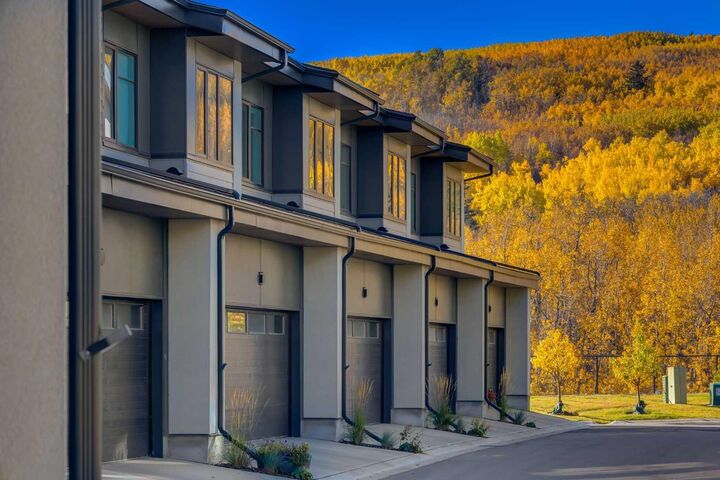 1453 Naa Drive SW 13  Calgary AB T3H 6H7 photo