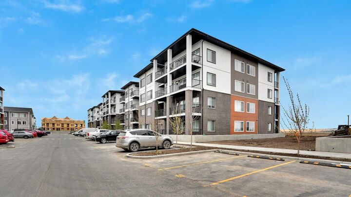 Photo de la propriété: 6 Merganser Drive W 4415 AB T1X 2Y2