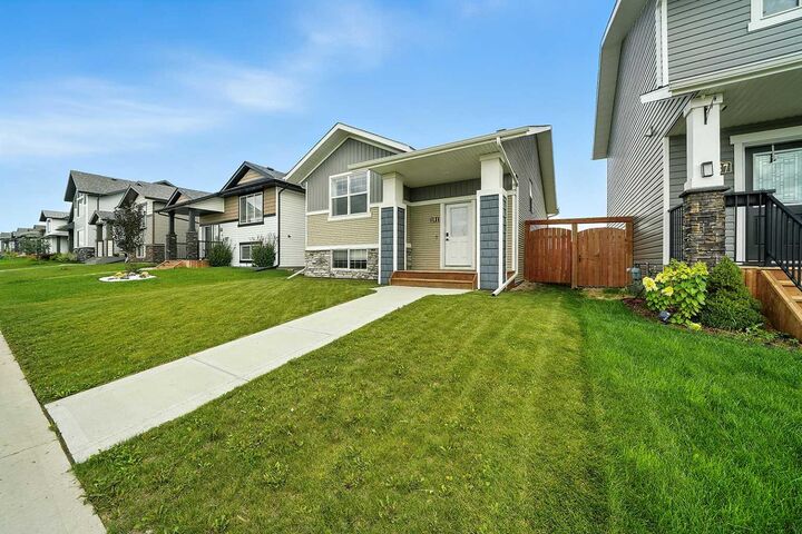 Property Photo:  191 Thomlison Avenue  AB T4P 3E6 