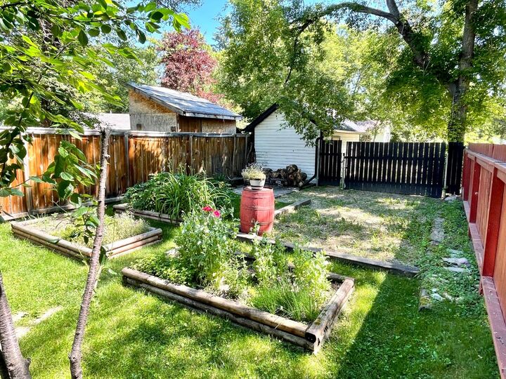Property Photo:  5517 47A Avenue  AB T4N 3R4 