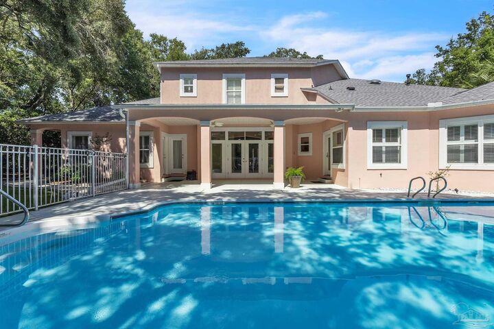 Property Photo: 92 Chanteclaire Cir FL 32561