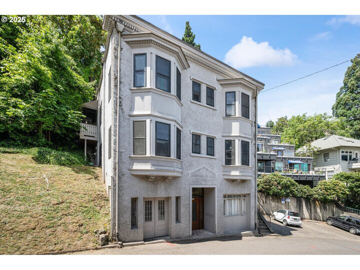 839 SW Green Ave  Portland OR 97205 photo