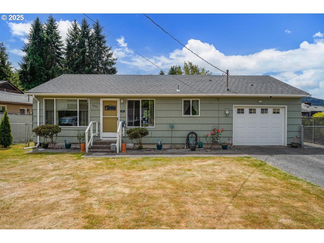 Property Photo: 3555 Pennsylvania St WA 98632