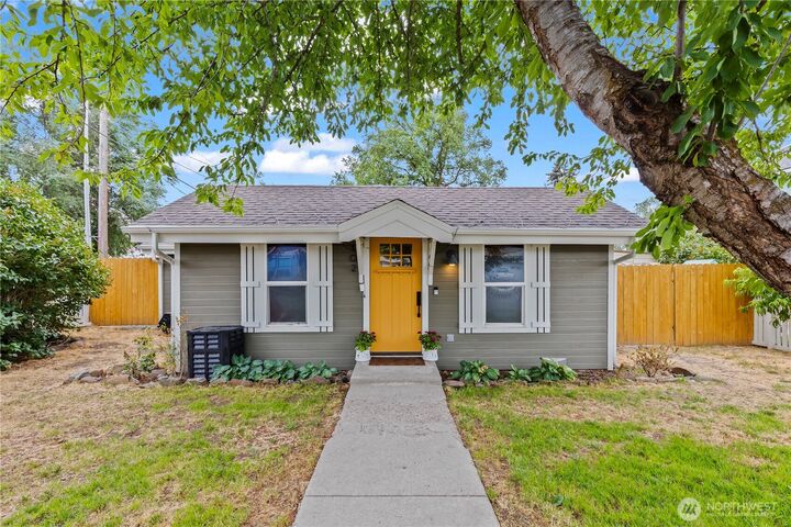 102 E Manitoba Avenue  Ellensburg WA 98926 photo
