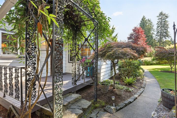 Property Photo: 16004 74th Avenue NE WA 98028