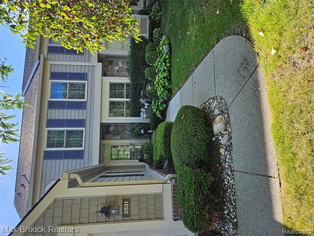 2531 Essex Lane  Bloomfield Hills MI 48304 photo
