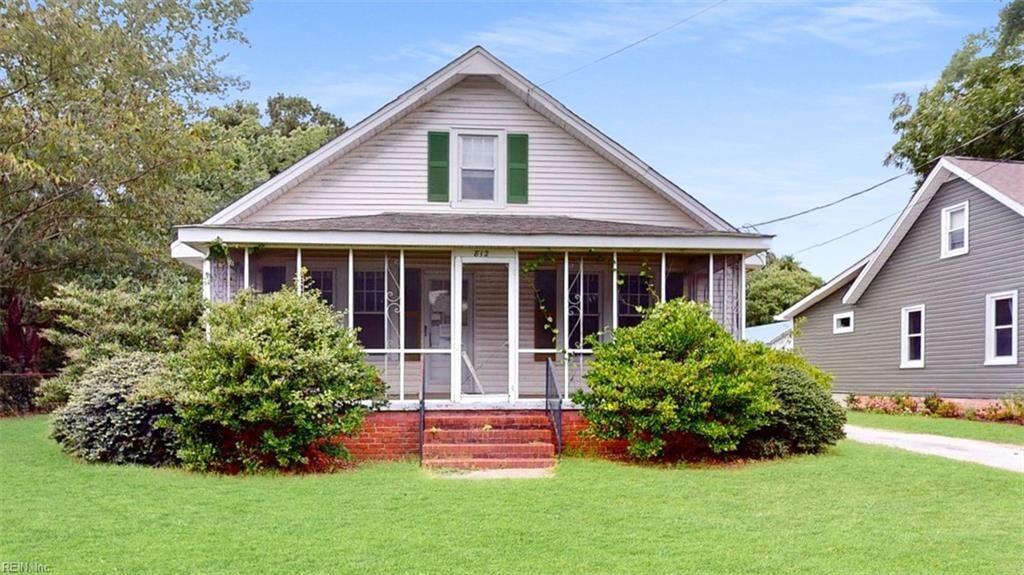 Property Photo:  812 S Church St  VA 23430 