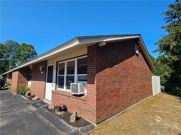 Property Photo:  40 Kingsland Court 2A  RI 02813 