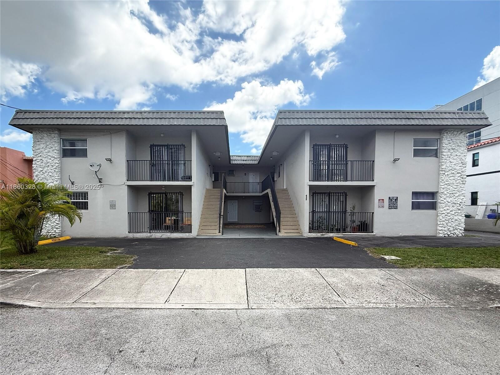Property Photo:  635 SW 7th Ct 10  FL 33130 