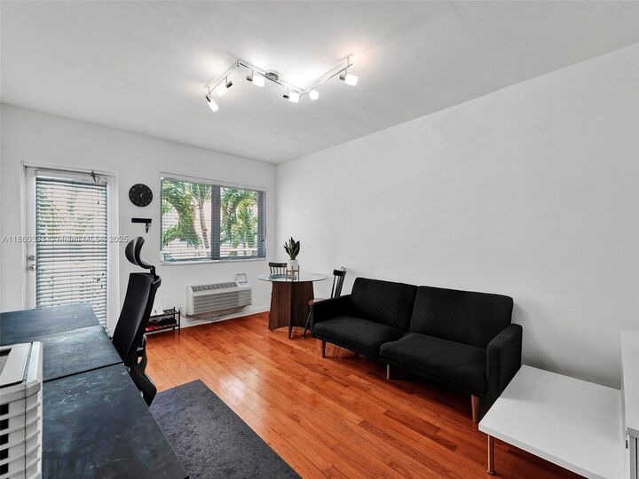 745 13th St 14  Miami Beach FL 33139 photo