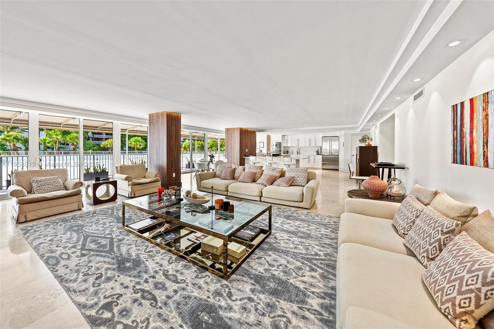 Property Photo:  600 Grapetree Dr 3bs  FL 33149 