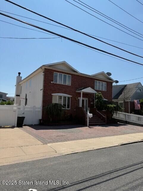 Property Photo:  124 Virginia Avenue  NY 10305 