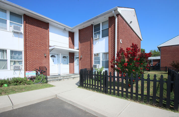 Property Photo:  15 Madison Street Apt G11  CT 06854 