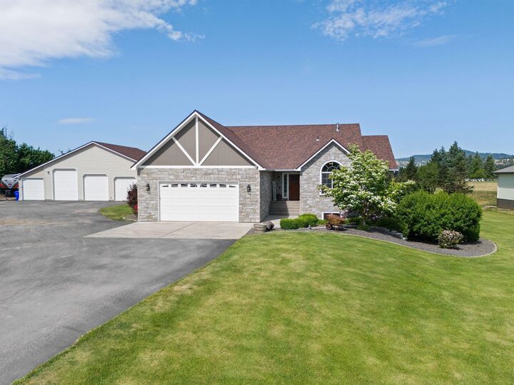 Property Photo: 5409 N Malvern Rd WA 99027