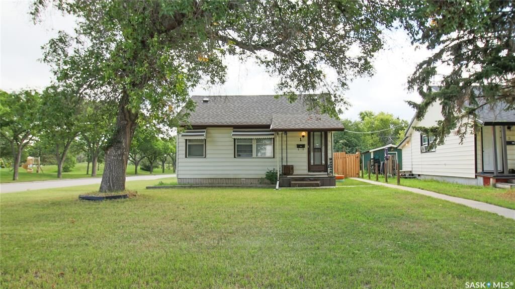 Property Photo:  1 Ingersoll Crescent  SK S4T 5Y8 