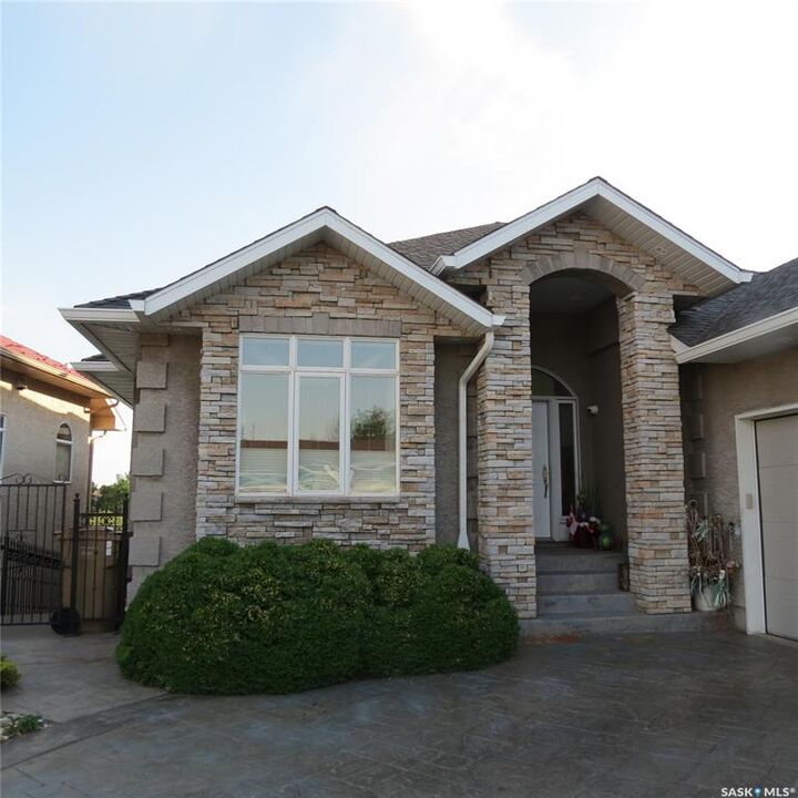 Property Photo:  1554 Lakeridge Drive N  SK S4S 4L6 