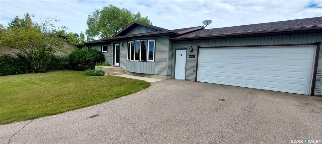 Property Photo: 918 Anton Place SK S0A 4J0