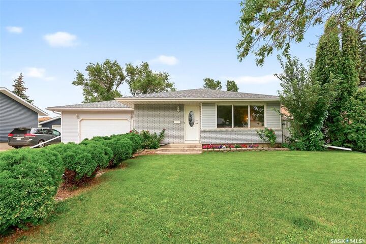 1345 Queen Crescent  Moose Jaw SK S6H 3G5 photo