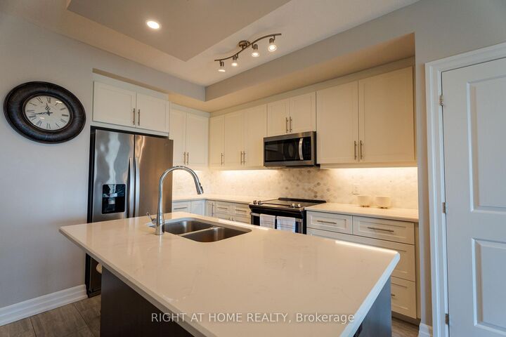 Property Photo:  1878 Gordon Street 812  ON N1L 0P4 