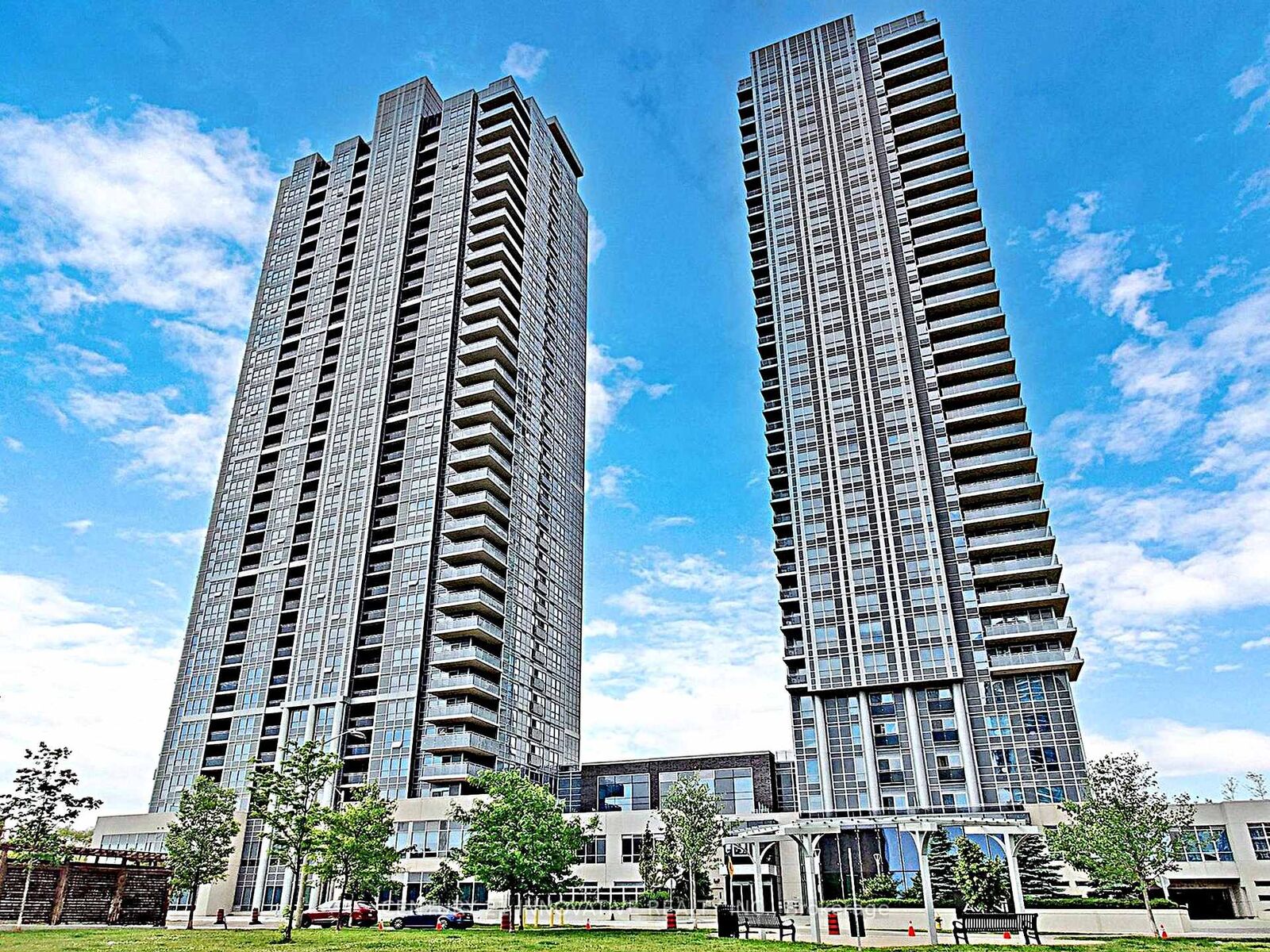 Property Photo:  275 Village Green Square 2616  ON M1S 0L8 