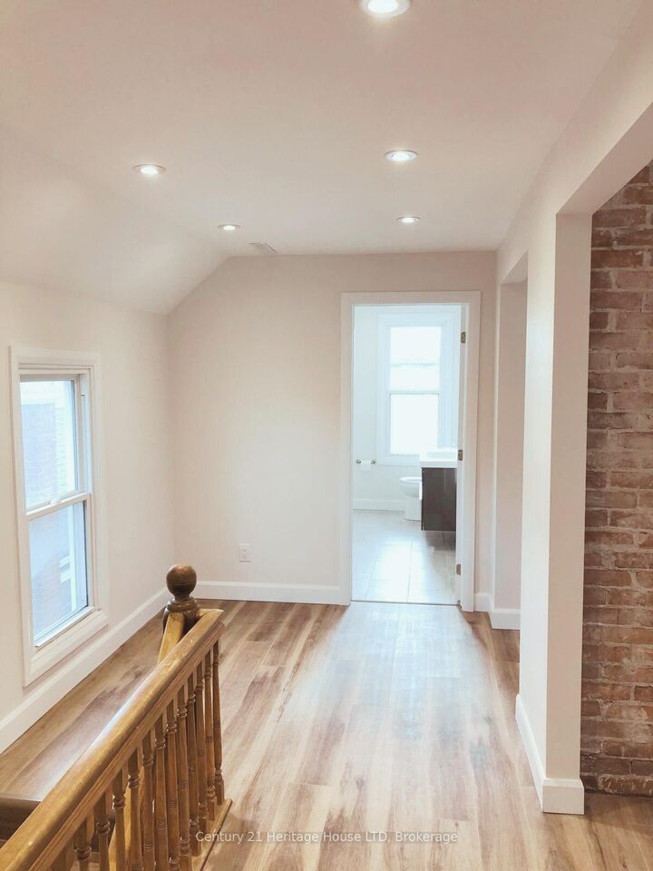 61 Phipps Street #Upper  Fort Erie ON L2A 2V3 photo