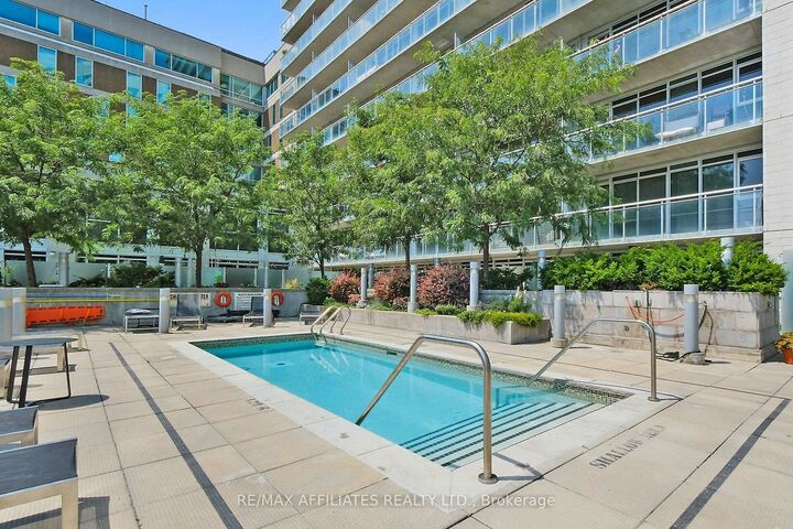 Property Photo: 324 Laurier Avenue W 1201 ON K1N 6P6