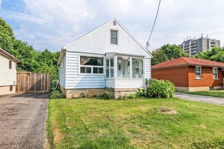 Photo de la propriété: 490 Salisbury Street ON N5Y 3B5