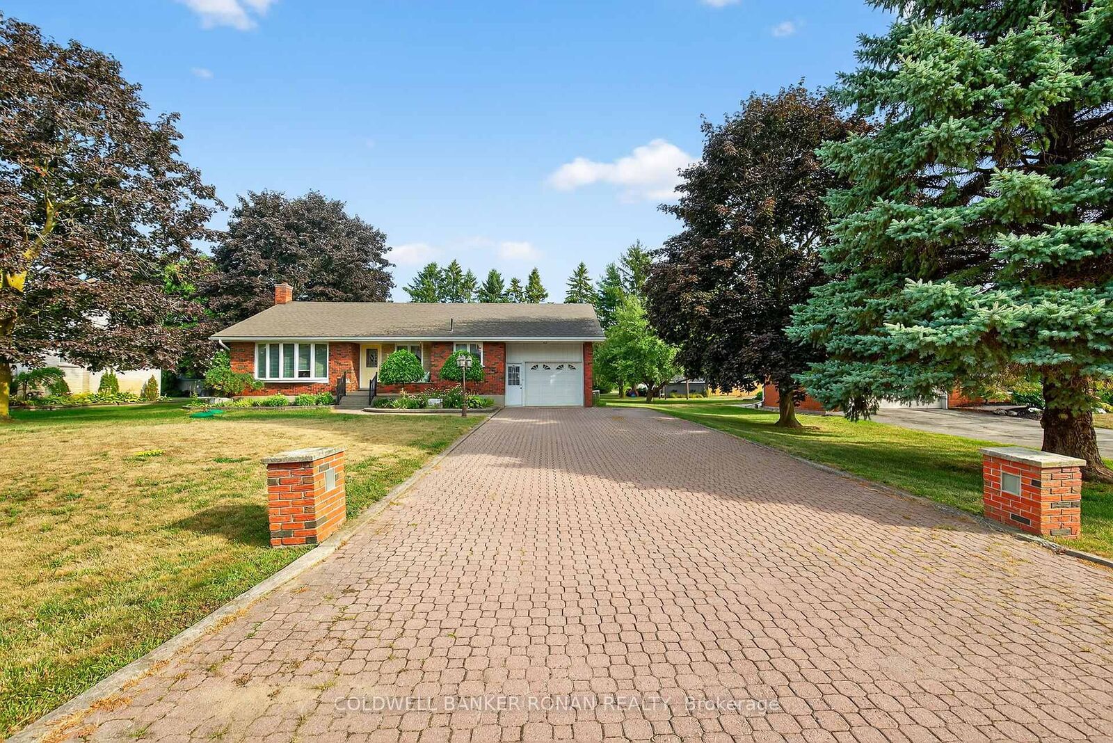 Property Photo: 8 Douglas Drive ON L9R 1J9