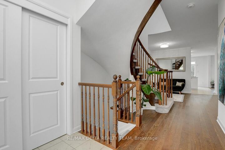 Property Photo: 370 Aquaview Drive ON K4A 5K5