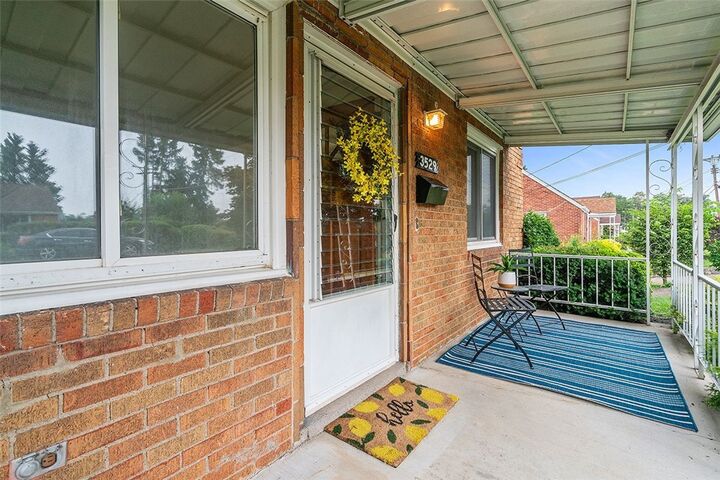 Property Photo:  3529 Oakleaf Rd  PA 15227 