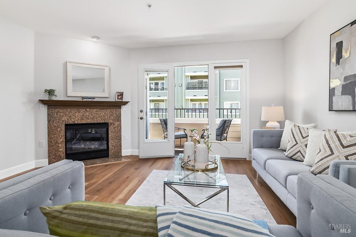 Property Photo:  852 Diablo Avenue 102  CA 94947 
