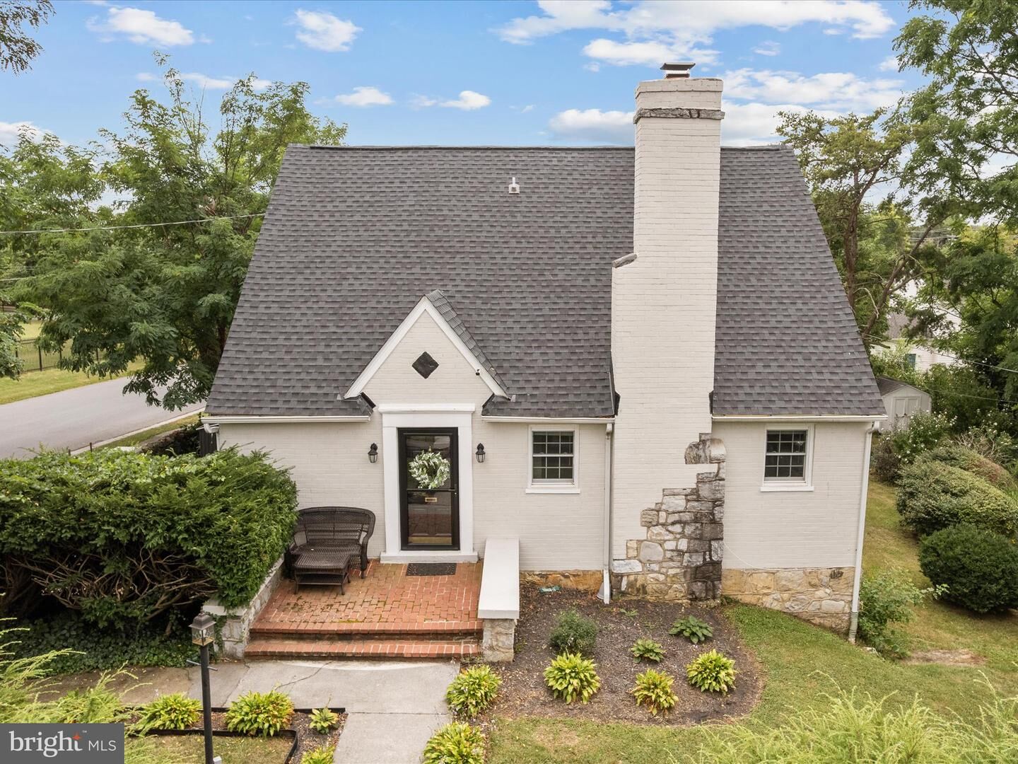 Property Photo: 25 E Hart Street VA 22601