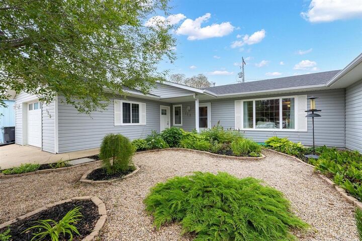 128 Charles Street East  Morris MB R0G 1K0 photo