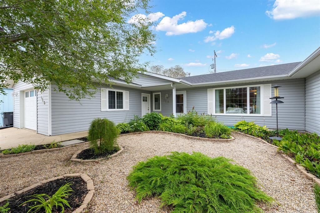 Property Photo:  128 Charles Street East  MB R0G 1K0 