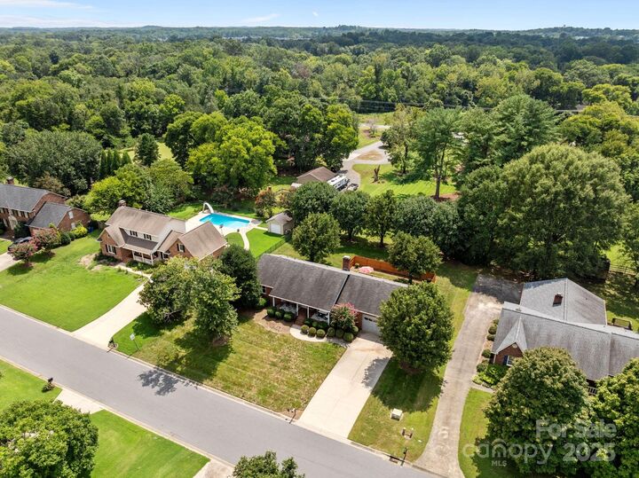 Property Photo:  8613 Middleton Circle  NC 28075 
