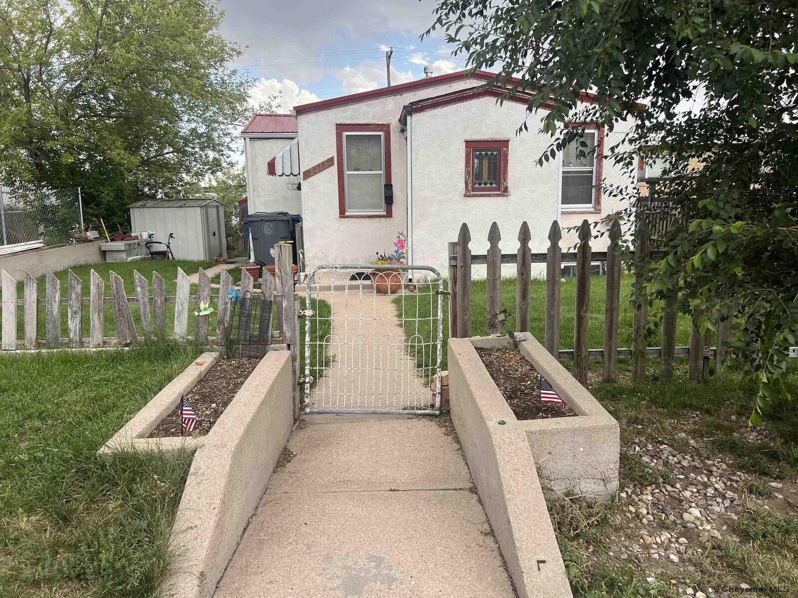 Property Photo: 2015 E 15th St WY 82001