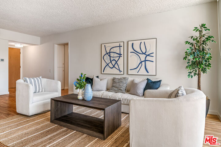 Property Photo: 4915 Tyrone Ave CA 91423