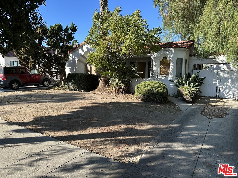 Property Photo: 3231 Garden Ave CA 90039