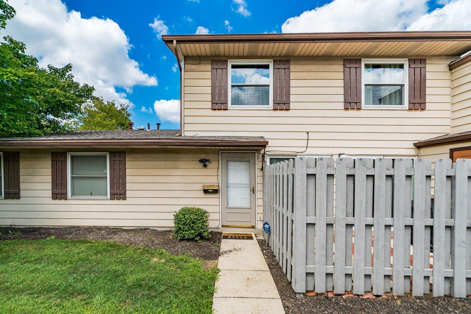 Property Photo: 2485 Nassau Drive OH 43232