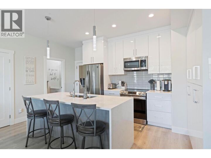 115 Wyndham Crescent 6  Kelowna BC V1V 2E8 photo