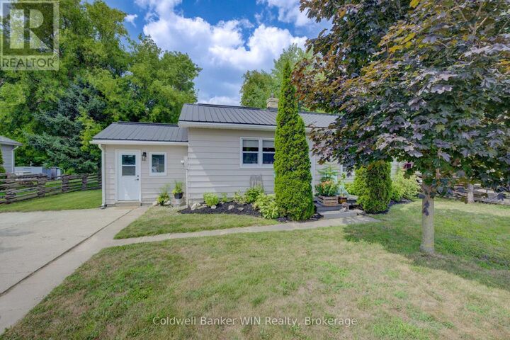 Property Photo: 383 Wellington Street East ON N0G 2L2