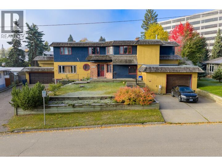 2550 Laurier Crescent — photo 1