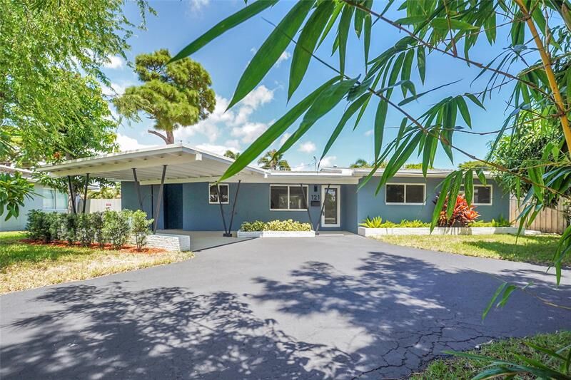 Property Photo: 121 SE 8th St FL 33060